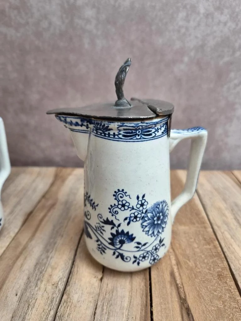 Vintage pair of Boch Frères Keramis milk jugs – Saxe model – photo 8